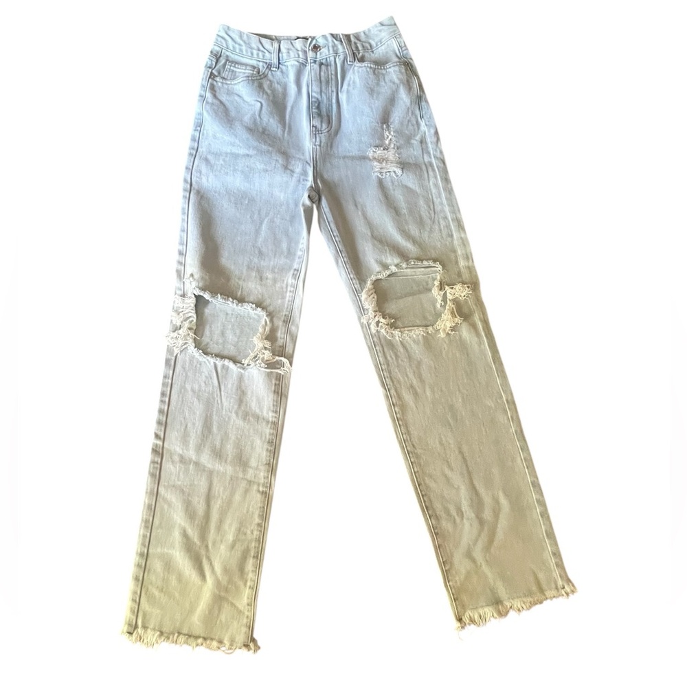 Pretty Little Thing Light Washed Jeans in Women’s Size 8.